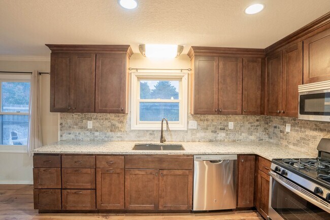 Building Photo - 4 Bed | 3 Bath in Central Tulsa!