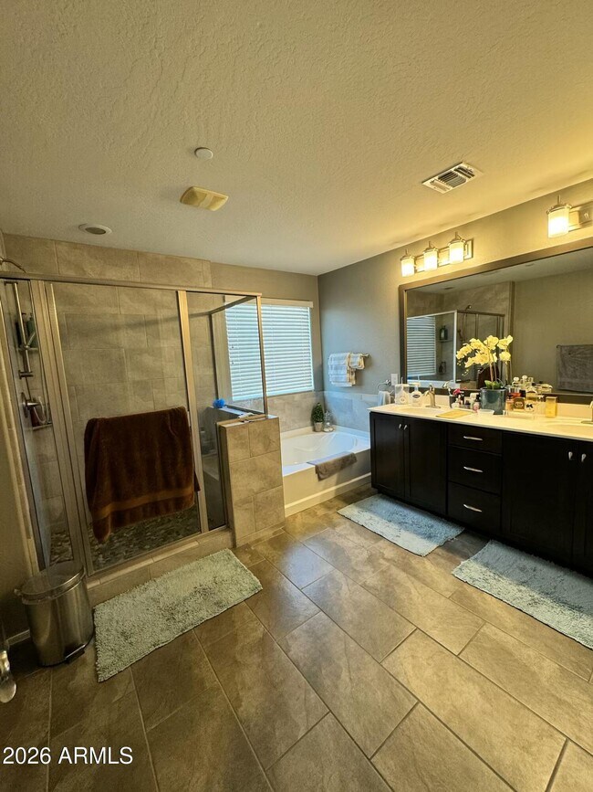 Building Photo - 4740 E Tierra Buena Ln