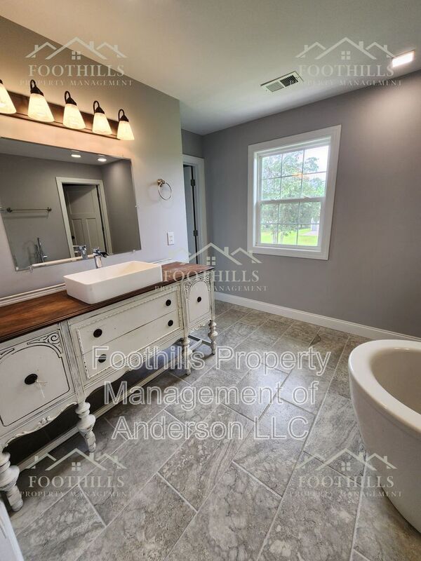 Building Photo - 128 Hudgins Lake Rd
