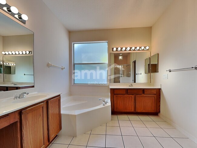 Building Photo - 1749 Oak Grove Chase Dr