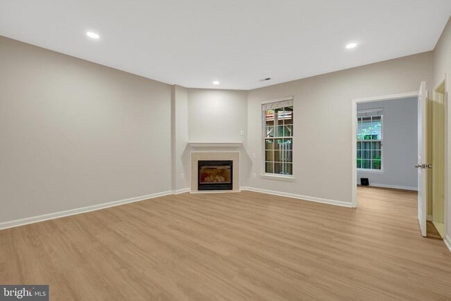Building Photo - 12913 Wood Cres Cir