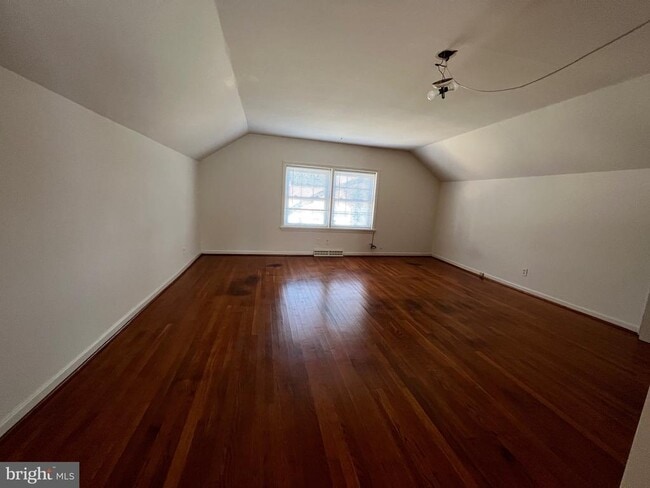 Building Photo - 212 Morton St