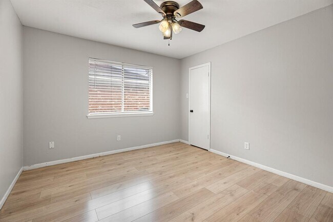 Building Photo - 16011 Hickory Knoll Dr
