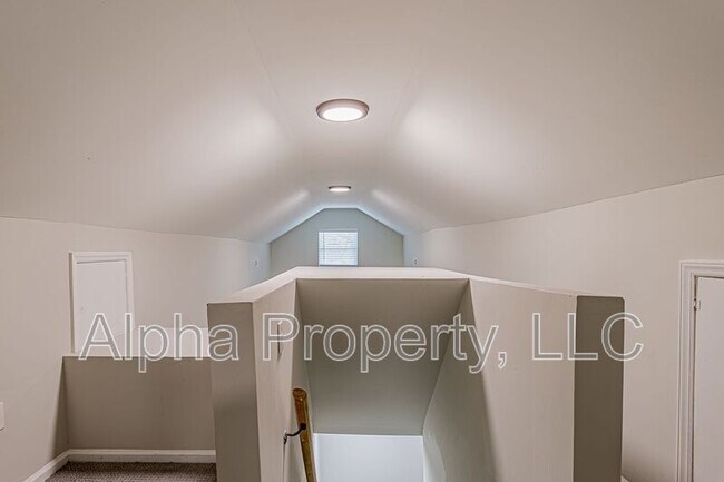 Building Photo - 10 Montana St