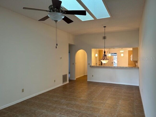 Building Photo - 7650 Chapelhill Dr