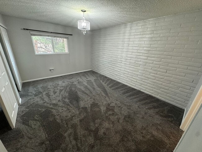 Building Photo - Move-In Ready 2 Bed Townhome | New Carpet | 2 Parking Spaces