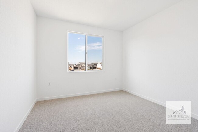 Building Photo - 2272 N Duke Ave