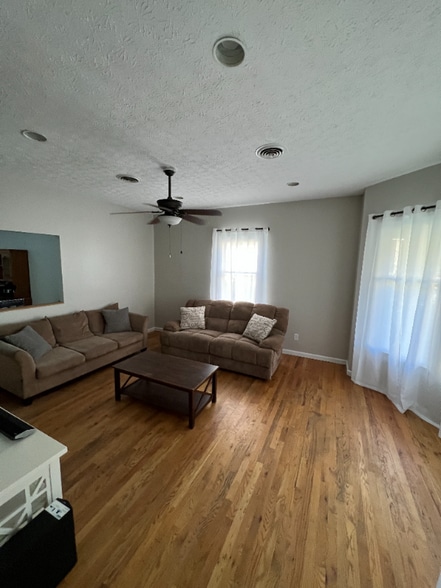 Building Photo - 1117 2nd St