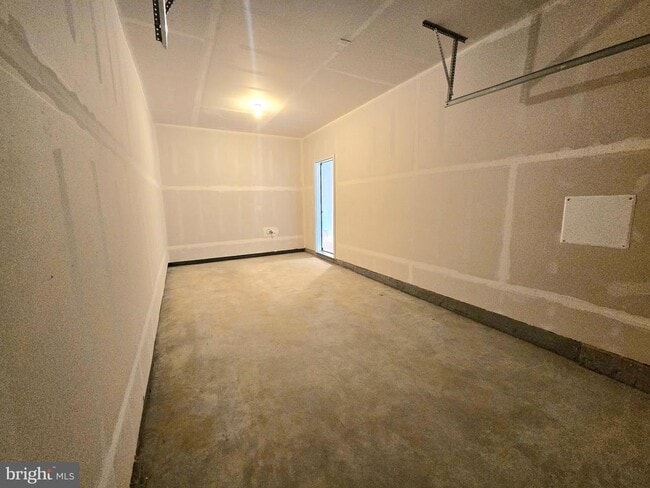 Building Photo - 8 Whaler Dr