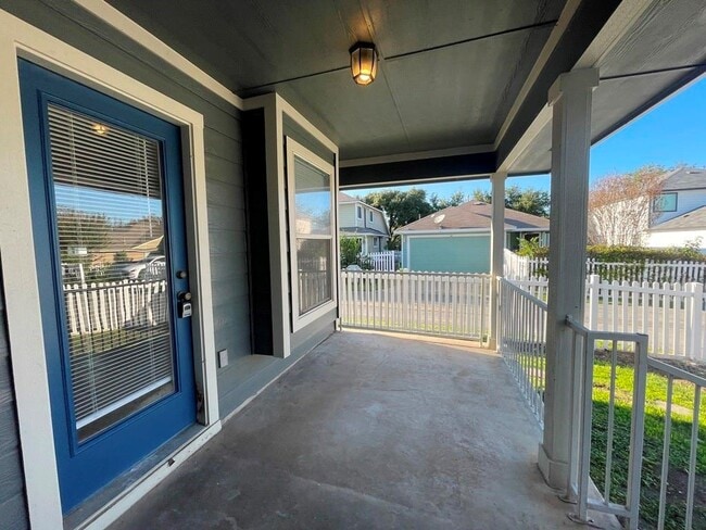 Building Photo - 162 Dressen