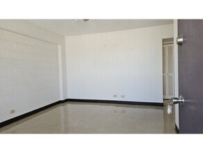 Building Photo - 1 bedroom, 1 bath, 1 parking near UH