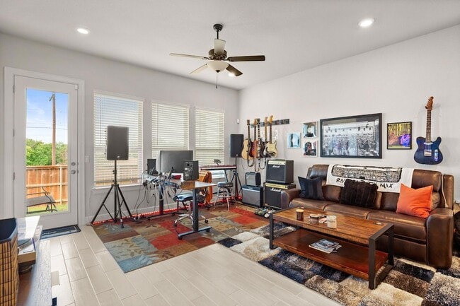 Building Photo - 12810 Stanford Dr