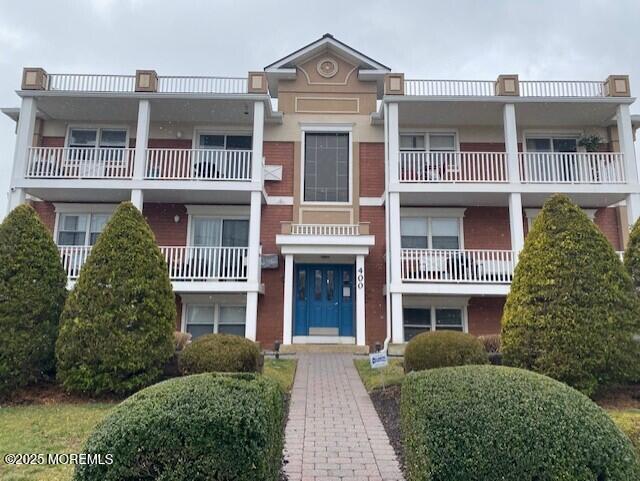 Primary Photo - 402 4th Ave