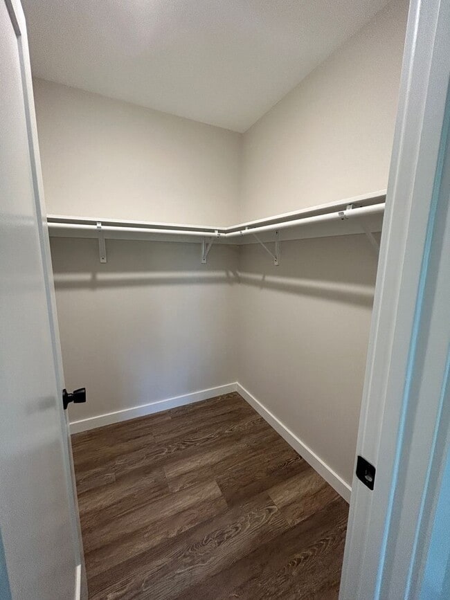Building Photo - West AVL - 1/1 Like New Duplex