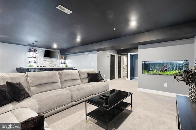 Building Photo - 5680 Lewis Carroll Dr