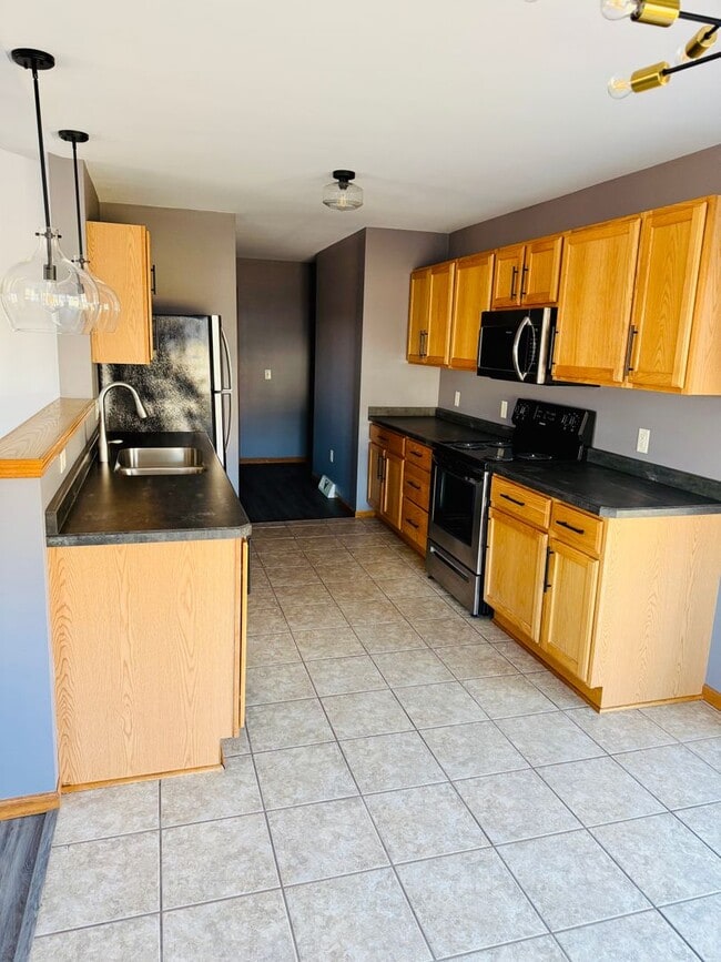 Building Photo - Remodeled 3BR 3BA Duplex in Black Earth –  $2800 month