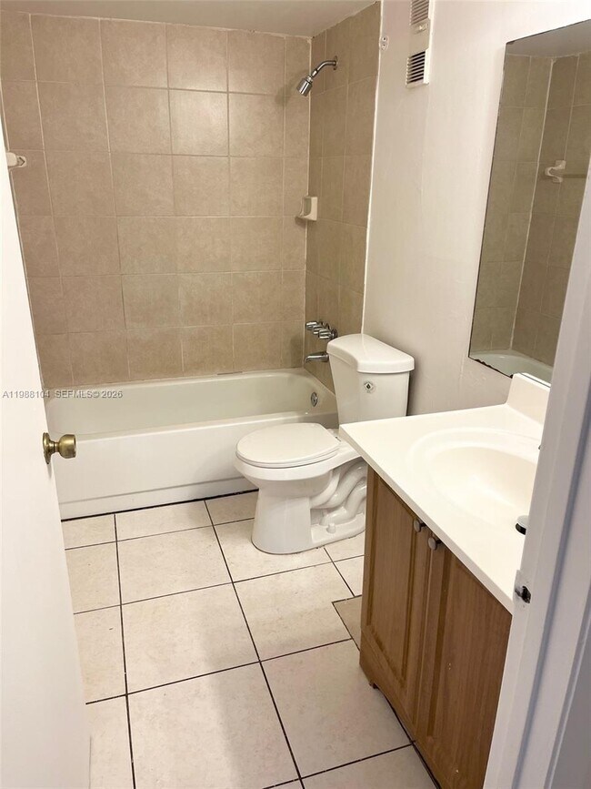 Building Photo - 2034 NW 43 Terrace