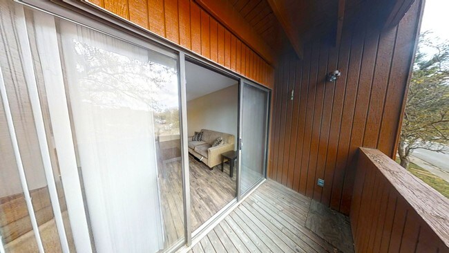 Building Photo - 811 W Oregon St