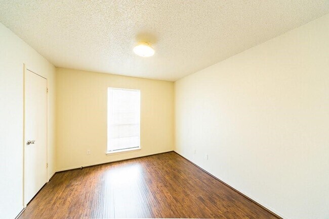 Building Photo - 3600 Jeanetta St