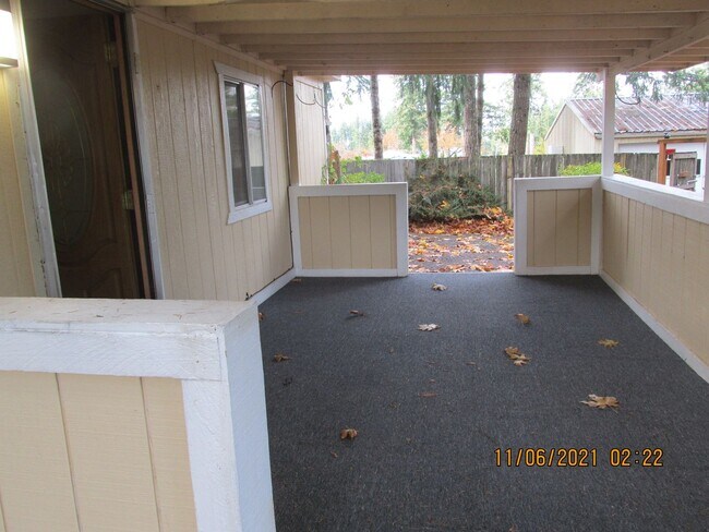 Building Photo - Country Living !  Huge lot !  3 bedroom an...