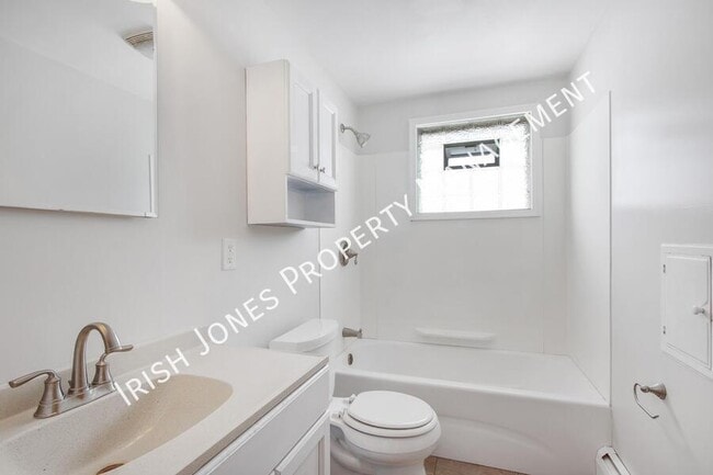 Building Photo - 425 Callodine Ave