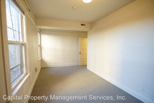 Building Photo - 2167 SW Yamhill St