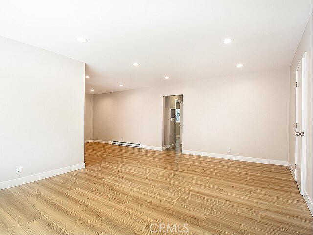 Building Photo - 2027 Vista Del Mar Ave