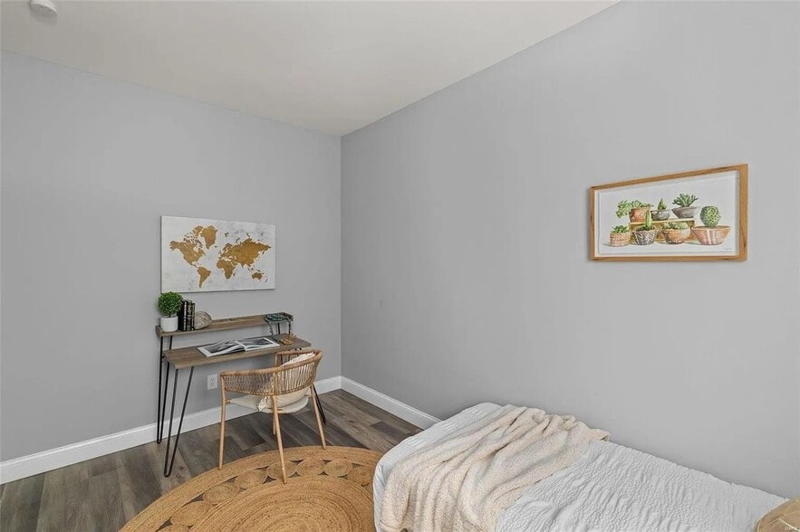 Building Photo - 4406 Ellenwood Ave