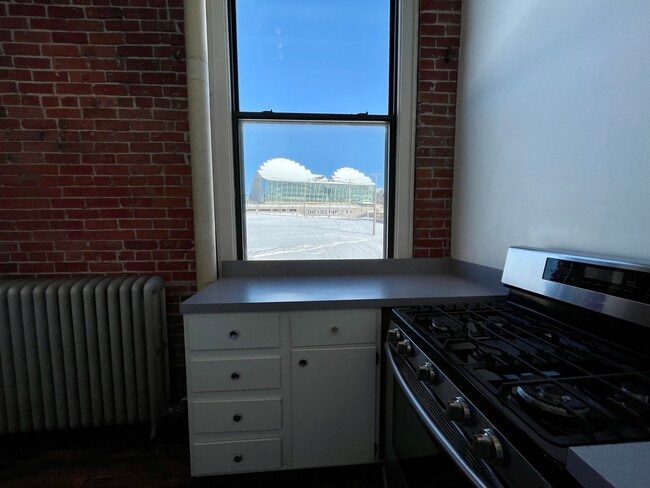 Building Photo - 1800 Central St