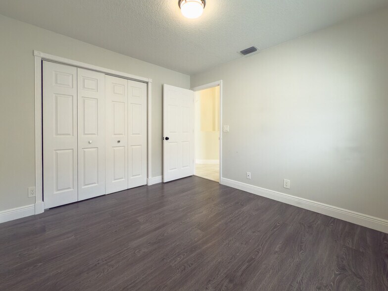 Building Photo - 12204 Sunset Point Cir