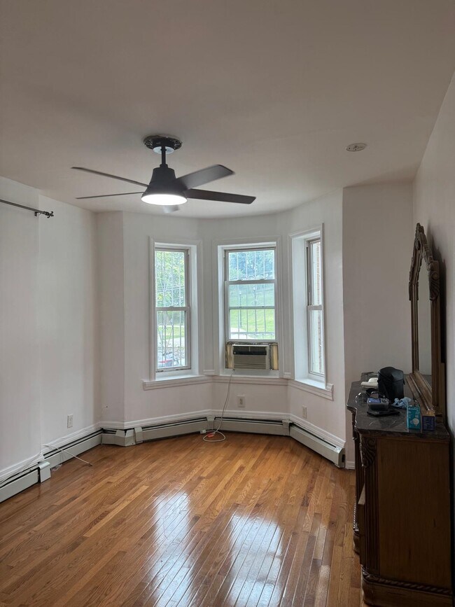 Building Photo - 227A Manhattan Ave