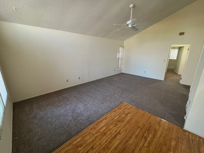 Building Photo - Gated Community, Large 2 bedroom 1 bath Co...