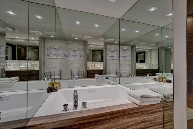 Building Photo - 3610 Yacht Club Dr