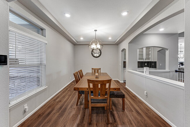 Building Photo - $4,795.00, 5 bed, 3.5 bath located in Denver.