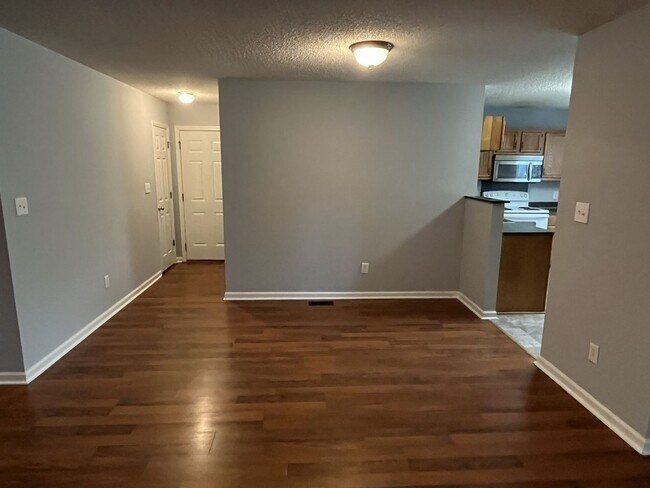 Building Photo - Great 3 Bed, 2 Bath Ranch home in Concord'...
