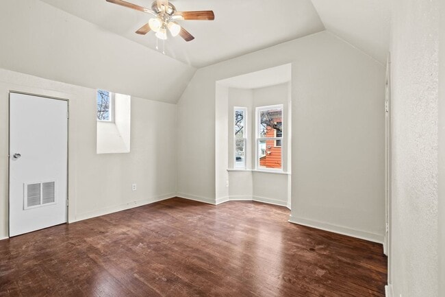 Building Photo - 1618 W Kings Hwy