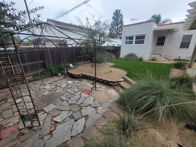 Building Photo - Harding Dr-628