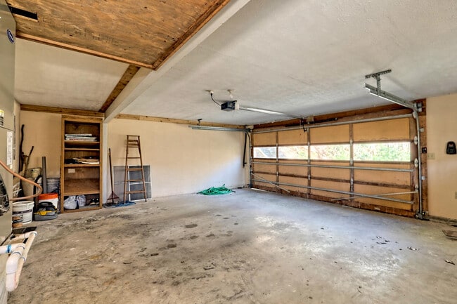 Building Photo - 1021 Saddle Back Cir
