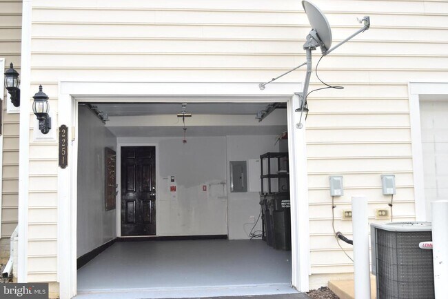 Building Photo - 2251 Oberlin Dr