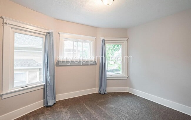 Building Photo - 1512 Binney St