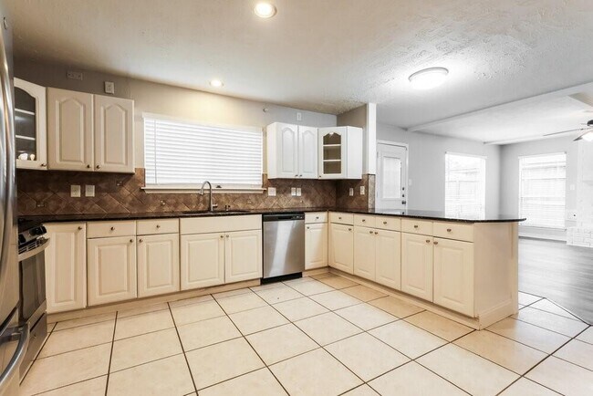 Building Photo - 18903 Pine Trace Ct