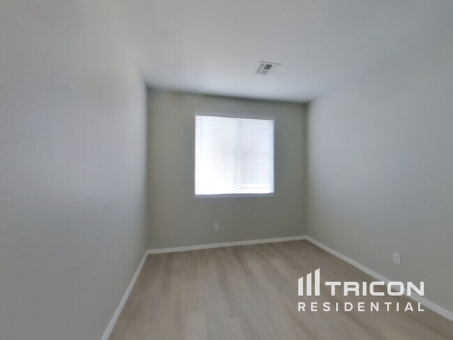 Building Photo - 3223 S 73rd Dr