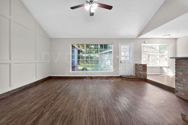 Building Photo - 15707 Lone Tree Dr