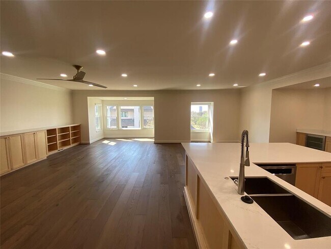 Building Photo - 1114 Sherwood Ln