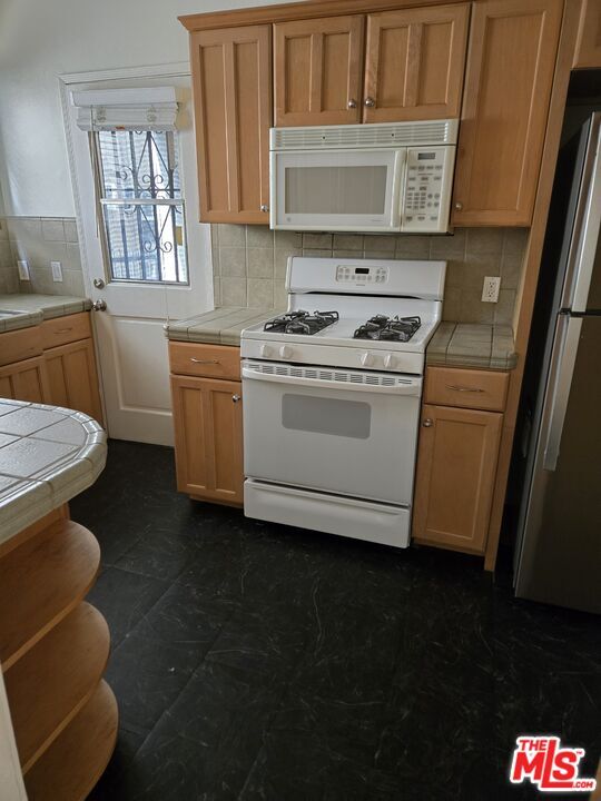 Building Photo - 1338 S Dunsmuir Ave