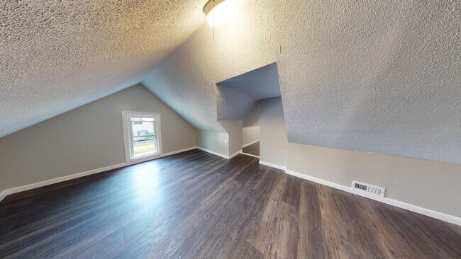 Building Photo - Clark/Fulton - 4 bed/1 bath - Single Family Home