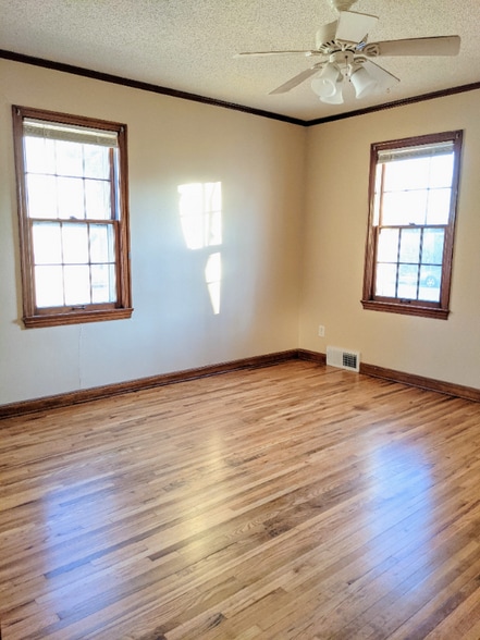 Building Photo - 1215 7th Ave SE