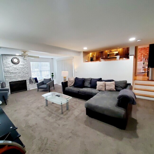 Building Photo - 210 Highmeadow Rd