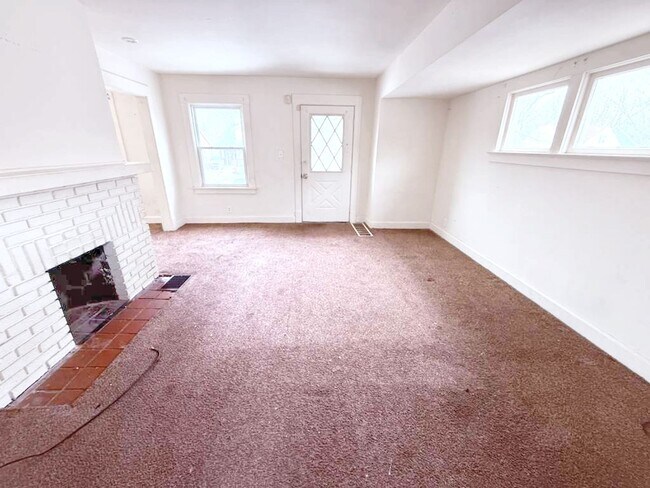 Building Photo - 3-BED, 1 BATH BEAUTIFUL SINGLE- FAMILY HOME IN MAPLE HEIGHTS!