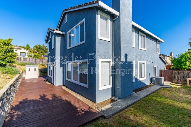 Building Photo - 35 Goldfinch Dr